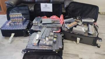 Κρήτη: Πήγαν να μπουν σε αεροπλάνο στο Ηράκλειο με χιλιάδες λαθραία πακέτα τσιγάρων