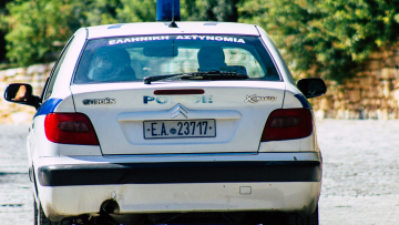 Σε διαθεσιμότητα ο αστυνομικός που συμμετείχε σε κύκλωμα ναρκωτικών στην Αττική