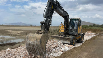Κακοκαιρία Elias: Μάχη με το χρόνο στη Θεσσαλία - «Θα βρέχει για 30 ώρες, άδικο να ξεκινήσουμε πάλι από το μηδέν»