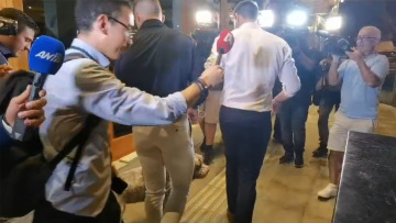 Εκλογές ΣΥΡΙΖΑ - Κασσελάκης: Έφυγε με τον Τάιλερ και ξέχασαν τη σκυλίτσα τους στην Κουμουνδούρου - Δείτε βίντεο