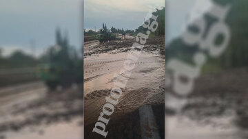 Κακοκαιρία Elias: Βίντεο από την κατολίσθηση που έγινε στην εθνική οδό Πατρών-Κορίνθου