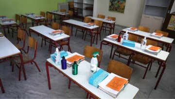 Παγώνη: Συναγερμός για το άνοιγμα των σχολείων - Τι θα γίνει με τις απουσίες