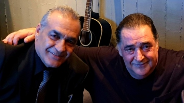 Βασίλης Καρράς: «Παλεύει, ελπίζει, ο Θεός είναι πολύ μεγάλος» λέει ο αδερφός του για την κατάσταση της υγείας του