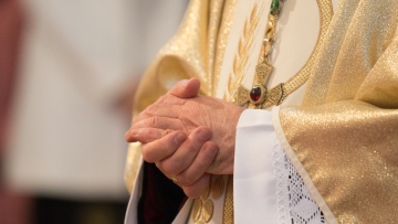 Θεσσαλονίκη: Χειροπέδες σε ιερέα που απείλησε την πρεσβυτέρα του - Τον ενόχλησε... επειδή μαγείρευε βράδυ