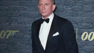 Ντάνιελ Κρεγκ: Δεν αφήνει το χέρι της συντρόφου του, Ρέιτσελ Βάις, σε νέα φιλανθρωπική εκδήλωση