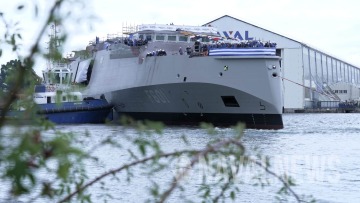 Δείτε βίντεο και φωτογραφίες: Στο νερό έπεσε η πρώτη ελληνική φρεγάτα Belh@rra