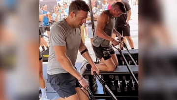 Σπέτσες: Η προπόνηση του Κασσελάκη με τον Τάιλερ στις Σπέτσες - Δείτε βίντεο