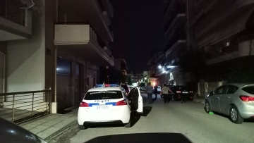 Αγρίνιο: Πτώση νεαρού από μπαλκόνι 2ου ορόφου - Μεταφέρθηκε στο νοσοκομείο