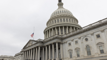 Θρίλερ στο Κογκρέσο: Νομοσχέδιο για έκτακτη χρηματοδότηση λίγες ώρες πριν τη «στάση πληρωμών» από τις ΗΠΑ