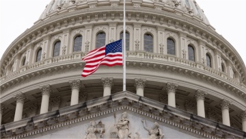 ΗΠΑ: Η Γερουσία αποτρέπει την τελευταία στιγμή την παράλυση του ομοσπονδιακού κράτους για 45 ημέρες