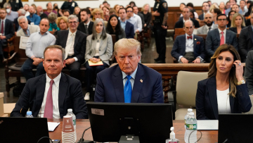 «Κυνήγι μαγισσών» βλέπει ο Τραμπ πριν από τη δίκη για τις απάτες του οργανισμού του