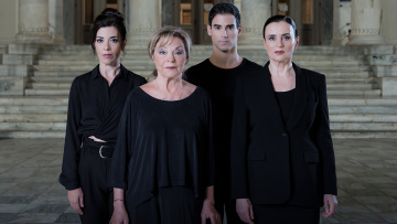 Τρεις Ψηλές Γυναίκες του Edward Albee  στο Δημοτικό Θέατρο Πειραιά  