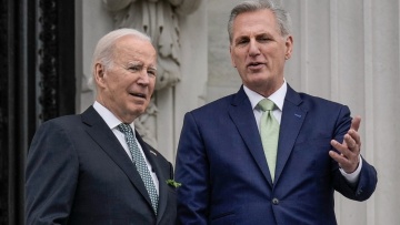 ΗΠΑ: Ο Μπάιντεν θέλει εκλογή νέου προέδρου της Βουλής των Αντιπροσώπων «γρήγορα»