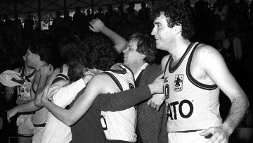 Γιάννης Ιωαννίδης: Ο «ξανθός άγιος» του ελληνικού μπάσκετ 