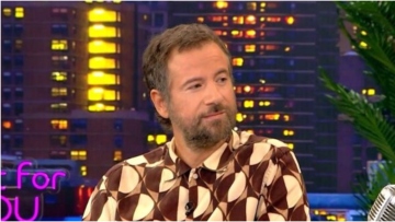 Κωστής Μαραβέγιας: «Oι γυναικοκτονίες ξεκινάνε πολύ συχνά από υπερβολικές σκηνές ζήλειας»