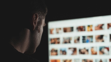 Κατερίνη: Η περιτομή και μια ελιά στην πλάτη της γυναίκας αθώωσαν τον 24χρονο που μπήκε φυλακή για ξένο sex tape 