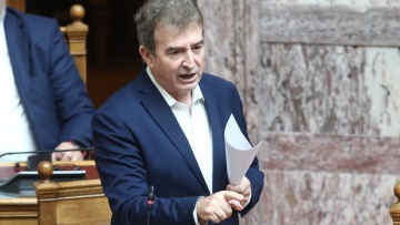 Χρυσοχοΐδης: Δεν παραιτήθηκε ο πρόεδρος του ΕΟΦ, έληξε η θητεία του