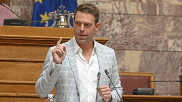 Στέφανος Κασσελάκης: Ντεμπούτο στην ΚΟ του ΣΥΡΙΖΑ - «Εμείς οι 48 απέναντι στους "άριστους" 158» (βίντεο και φωτογραφίες)