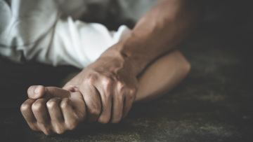 «Με απειλούσε με το όπλο του» - Η Καμερουνέζα αποκαλύπτει τις στιγμές φρίκης που έζησε με τον αστυνομικό