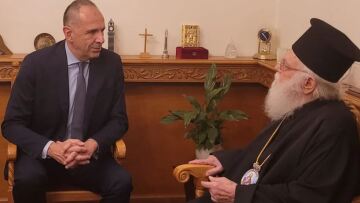 Γεραπετρίτης στην ελληνική μειoνότητα της Αλβανίας: «Είμαστε πάντοτε στο πλευρό σας»