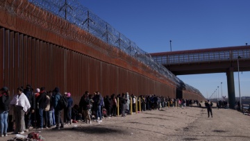 Στα δικαστήρια θα κριθεί διάταγμα του Τραμπ που δεν δίνει αυτόματα την υπηκοότητα σε παιδιά που γεννιούνται στις ΗΠΑ