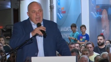 Επιμένει ο Μπέος στο ομοφοβικό παραλήρημα