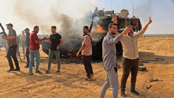 Πόλεμος στο Ισραήλ: Με βάρκες, drone και αλεξίπτωτα η εισβολή της Χαμάς - Καρέ καρέ η επίθεση όπως την κατέγραψαν οι ισλαμιστές