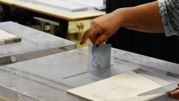 Η μάχη του σταυρού: Ποιοι προηγούνται στο Δήμο Αθηναίων