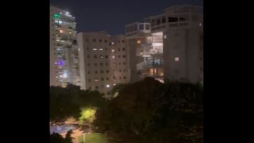 Πόλεμος στο Ισραήλ: Πολίτες ψάλλουν τον εθνικό ύμνο από τα μπαλκόνια τους - Δείτε βίντεο