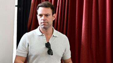 Στις συμπληγάδες ΠΑΣΟΚ και ΚΚΕ ο ΣΥΡΙΖΑ: Τα «βάσανα» του Κασσελάκη μετά τις εκλογές της Κυριακής