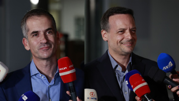 «Συνεργάτες ανεξαρτήτως αποτελέσματος» λέει ο Μπακογιάννης πριν το ντιμπέιτ - Δούκας: Μπορούμε ουσιαστικό διάλογο