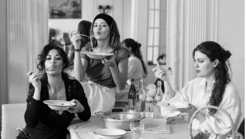 Η Δωροθέα Μερκούρη με την κόρη της Γκάια στο Marie Claire: «Δεν είμαι τέλεια μαμά, έχω φρικτή σχέση με το κινητό»