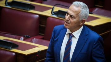 Ομάδα Αλήθειας: «Τρολάρει» τον Αποστολάκη για το πόσα «δεν ξέρω» χωράνε σε μία συνέντευξη – Δείτε βίντεο