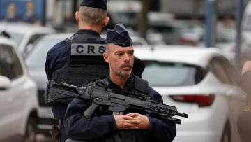 Γαλλία: Στο υψηλότερο επίπεδο συναγερμού μετά τη δολοφονία του καθηγητή