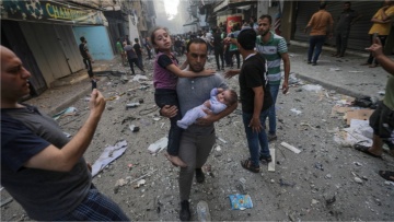 Πόλεμος στο Ισραήλ: Το Ισραήλ πλήττει Παλαιστίνιους που προσπαθούν να φύγουν προς τη νότια Λωρίδα της Γάζας