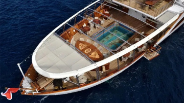 “Christina O”: Μέσα στην θαλαμηγό του Ωνάση όπου γίνονται τα γυρίσματα της ταινίας “Maria” με την Αντζελίνα Τζολί