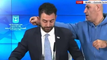 Ισραηλινός αξιωματούχος εγκαταλείπει τη live σύνδεση με το Sky News όταν ακούγονται σειρήνες στο Τελ Αβίβ