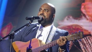 Ησαΐας Ματιάμπα: Εάν ο γιος μου έλεγε ότι είναι ομοφυλόφιλος, θα ήμουν δίπλα του