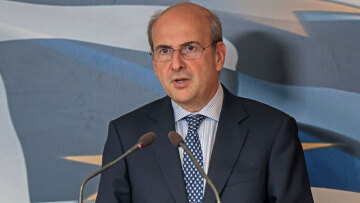 Κωστής Χατζηδάκης: Για την ώρα υπάρχει περίσσευμα στον προϋπολογισμό για να δοθεί ως έκτακτο βοήθημα τα Χριστούγεννα