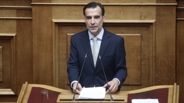 Πλεύση Ελευθερίας: Όλοι οι βουλευτές, πλην της μητέρας του, καλούν τον Χουρδάκη να παραδώσει την έδρα