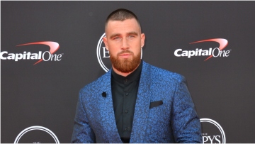 Τράβις Κέλσι: Αγόρασε έπαυλη 6 εκατ. δολαρίων στο Κάνσας για να «στεγάσει» τον έρωτά του με την Τέιλορ Σουίφτ