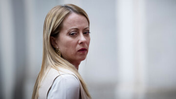 Τζόρτζια Μελόνι: Χώρισε με τον σύντροφό της - Το βίντεο που τον «έκαψε», έκανε προτάσεις για τρίο σε δημοσιογράφους