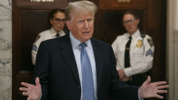 ΗΠΑ: Δικαστής απειλεί με φυλάκιση τον Τραμπ επειδή δεν υπάκουσε σε εντολή να κατεβάσει μια συκοφαντική ανάρτησή του