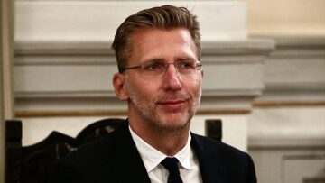 Σκέρτσος για ομόφυλα ζευγάρια: Στόχος να πάμε μπροστά όλοι μαζί, σεβόμενοι όμως ο ένας τον άλλον