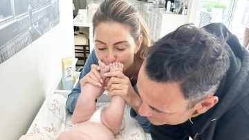 Μαρία Μενούνος: Η φωτογραφία με την κόρη και τον σύζυγό της - Ποτέ δεν είχα νιώσει τόση χαρά, γράφει