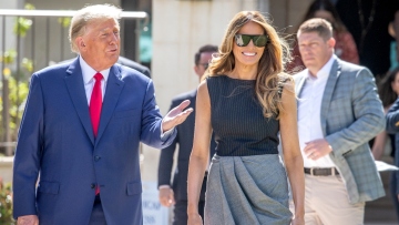 Ντόναλντ Τραμπ: To μήνυμα αγάπης προς τη Μελάνια για τον Βαλεντίνο ήταν email για τη συγκέντρωση χρημάτων