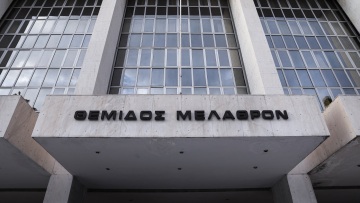 Στον Άρειο Πάγο βουλευτές του ΣΥΡΙΖΑ για να καταθέσουν αναφορά κατά Αυγενάκη και Αγοραστού