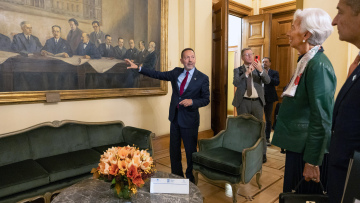 Λαγκάρντ: Παράδειγμα ανθεκτικότητας η Ελλάδα και οι Έλληνες για ολόκληρη την Ευρωζώνη