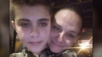 Αχαΐα: «Πού ξέρω ότι δεν έχει πειράξει τα παιδάκια;» λέει η γιαγιά των δύο αδερφών που πέθαναν μέσα σε 15 μήνες