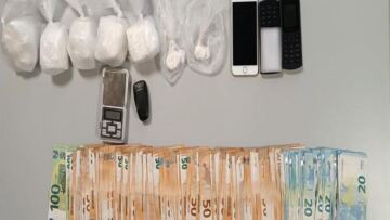 Κάτω από πέτρες έκρυβαν πάνω από μισό κιλό κοκαΐνης στη Λάρισα